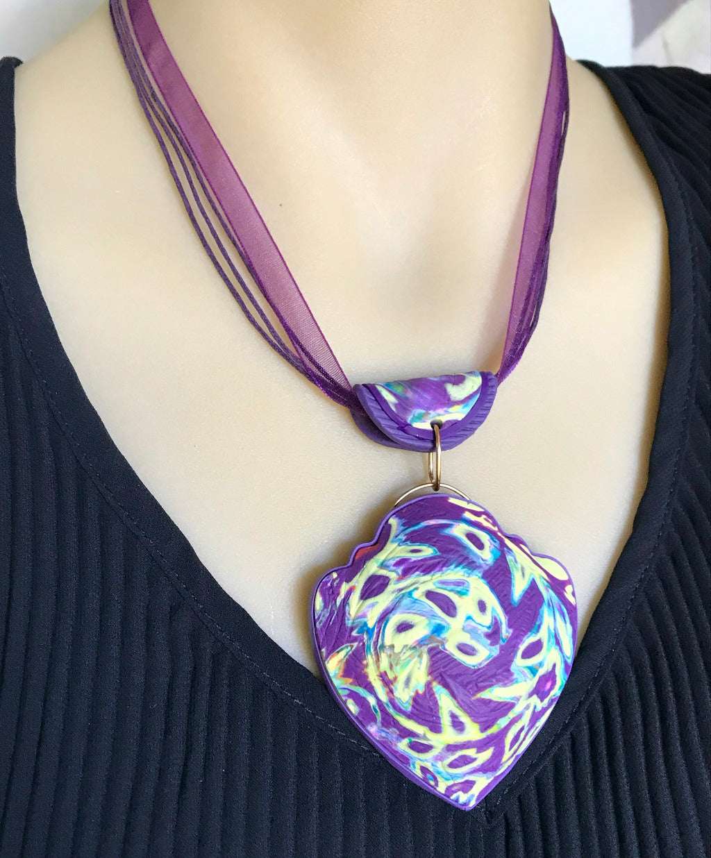Purple heart swirl feature pendant and earrings