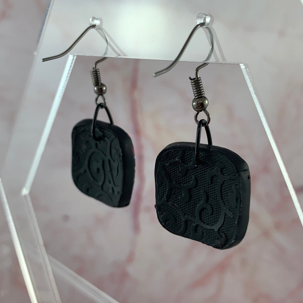 Red and black geometric pendant and earring set