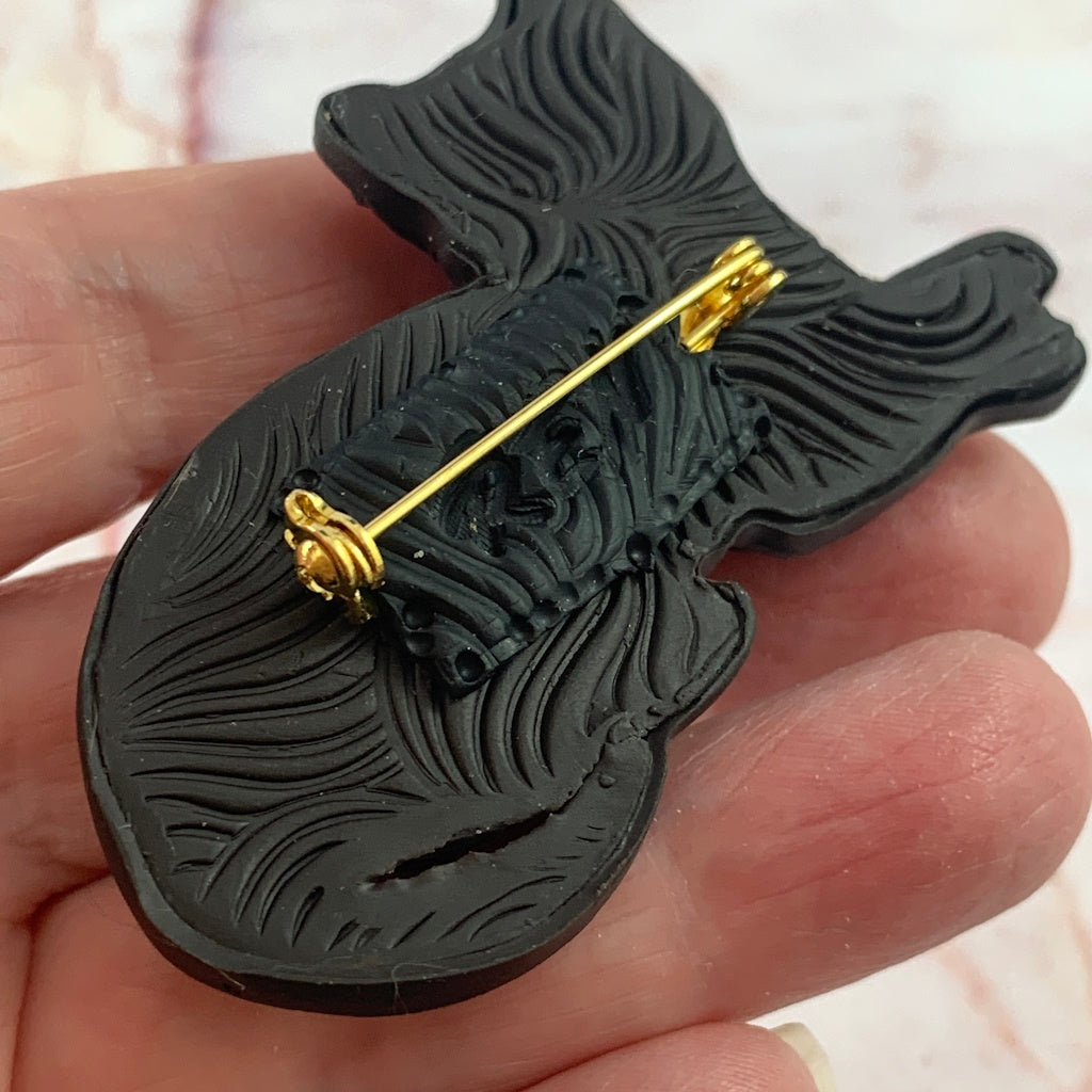 Back view of handmade kitty cat brooch showing gold locking pin mechanism and textured fur design, artisan jewellery Australia