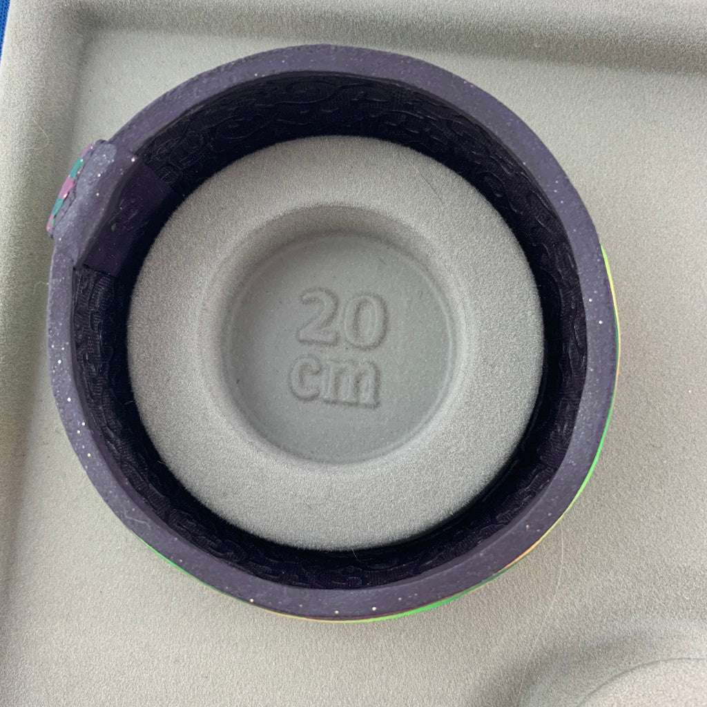 Award winning Rennique ladies artisan bracelet measuring 20 cm with textured designer interior.