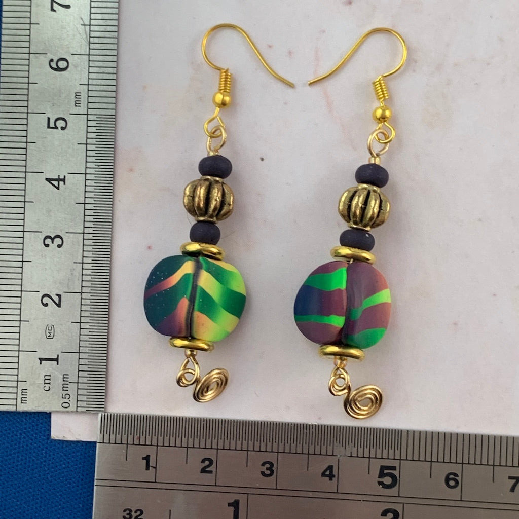 Short statement necklace by Rennique displayed with measurement for ladies artisan jewellery listing.