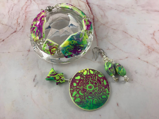 Handmade bold abstract polymer clay jewellery set with pendant, matching earrings, and bracelet.